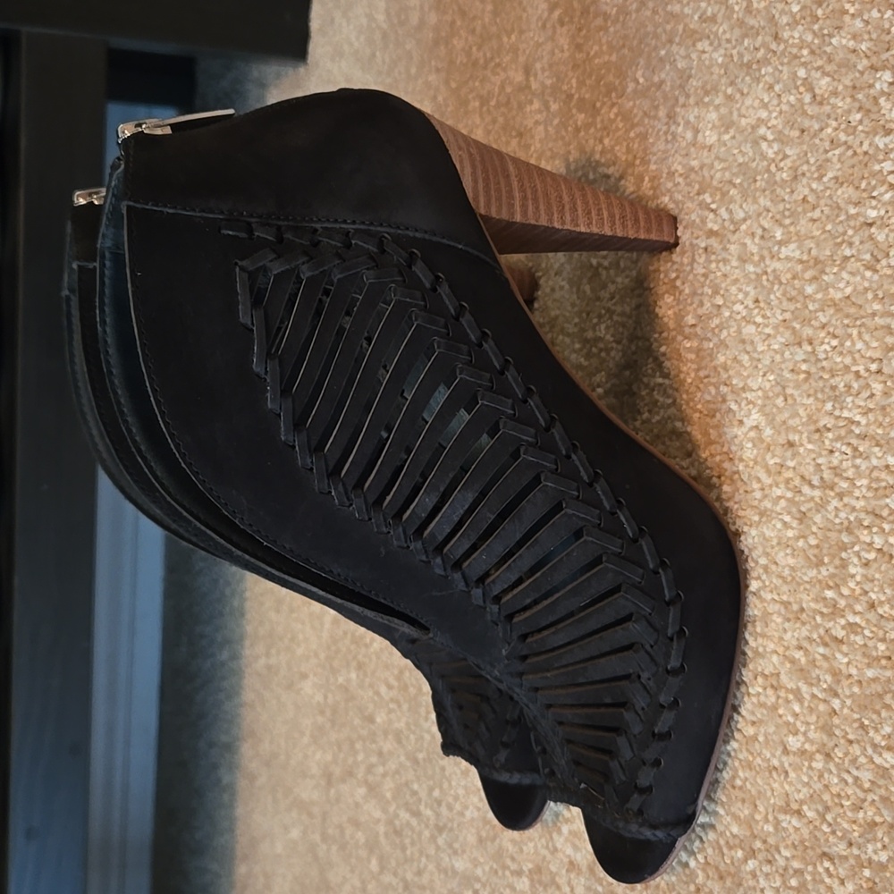 NWOT Vince Camuto Black Suede Peep-Toe Heels